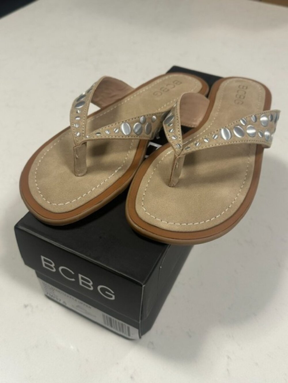BCBG Zelilya Studded Thong Sandals Taupe NIB Size 7